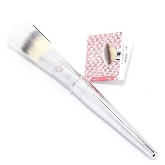 it cosmetics Other - Beauty FULLY Flawless BLUSH BRUSH NWT brush cover set